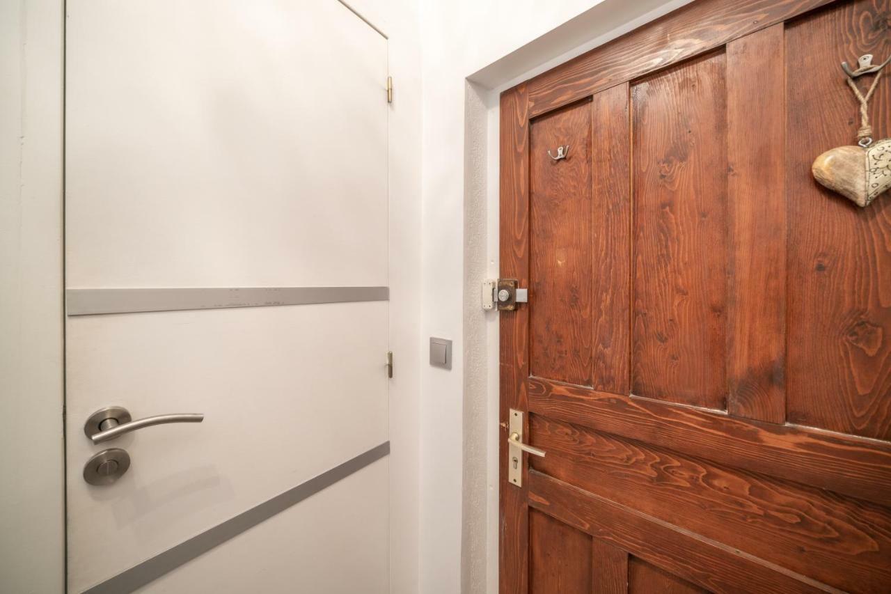 Secret Courtyard Of Annecy Apartment Exterior photo